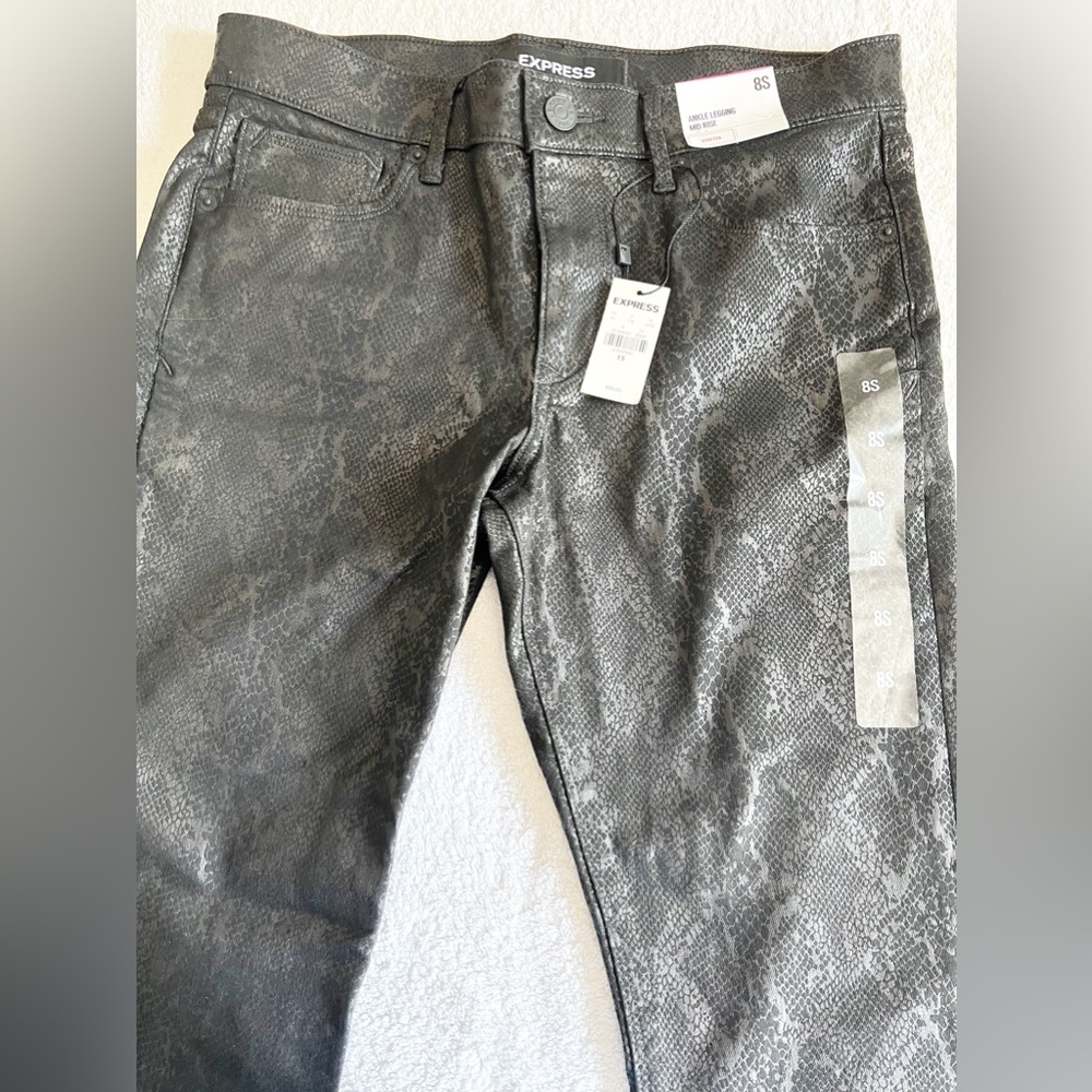 NEW Express - Women's Mid Rise Black Python Jeggings - 8 Short
